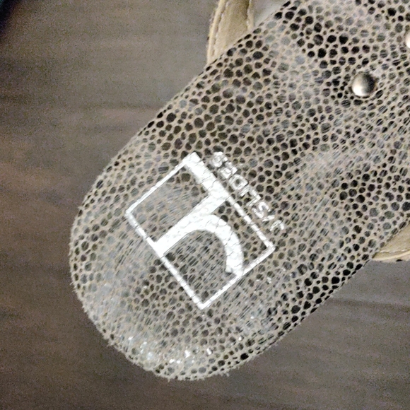 J/Slides Strappy Thong Sandals - Picture 5 of 9